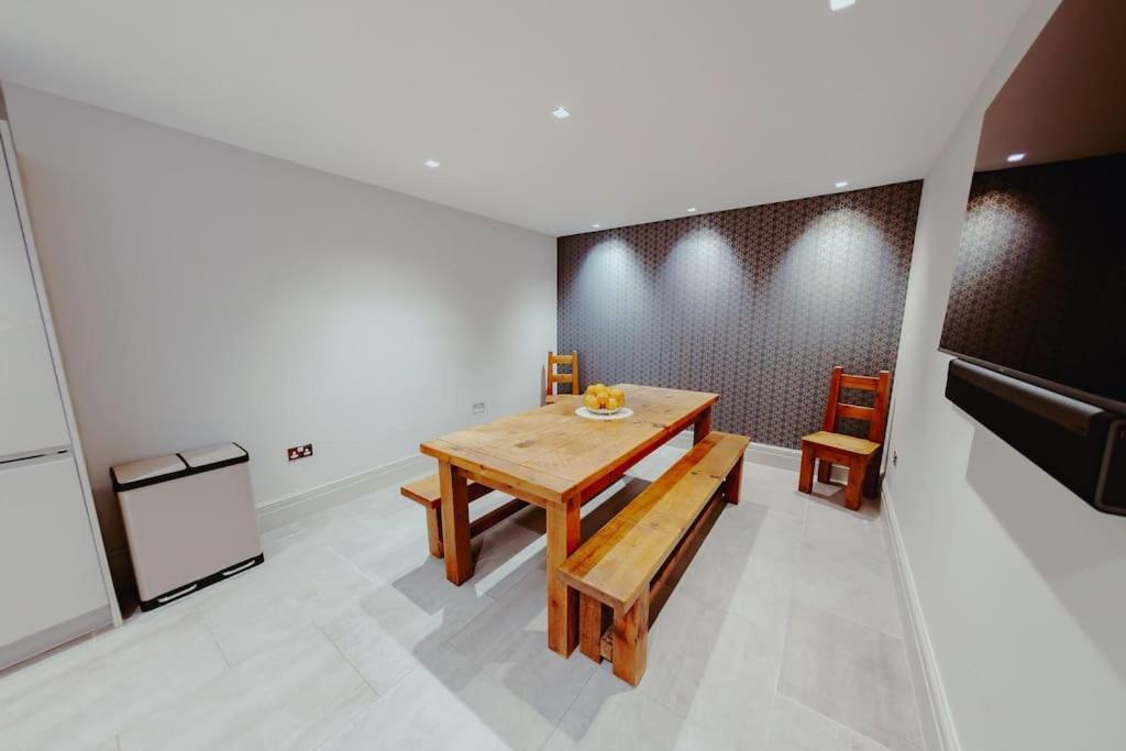 3-Story Townhouse - Sleeps 8 Apartment Leeds  Exterior photo