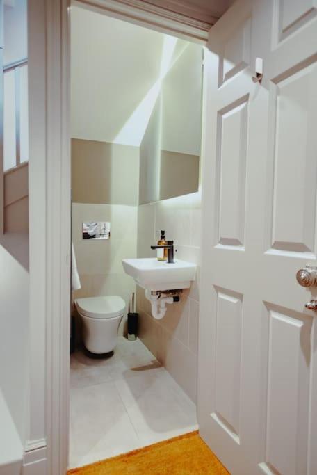 3-Story Townhouse - Sleeps 8 Apartment Leeds  Exterior photo